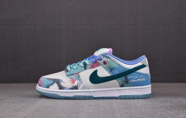 N*KE X 퓨추라 래버러토리 SB 덩크 로우