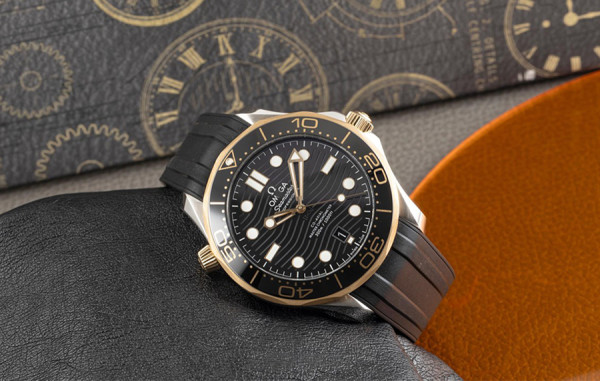 OM*GA 씨마스터 다이버 300M 검판 옐로우골드 러버밴드 42mm 코-엑시얼 1:1 최상급 (싱크 98.9%)